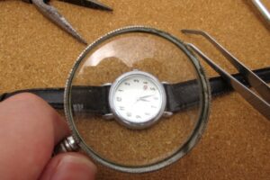 忘れ物を修復して販売する仕事⌚